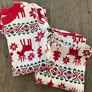 Hanna Andersson Red and White reindeer Pajamas- size 6/7